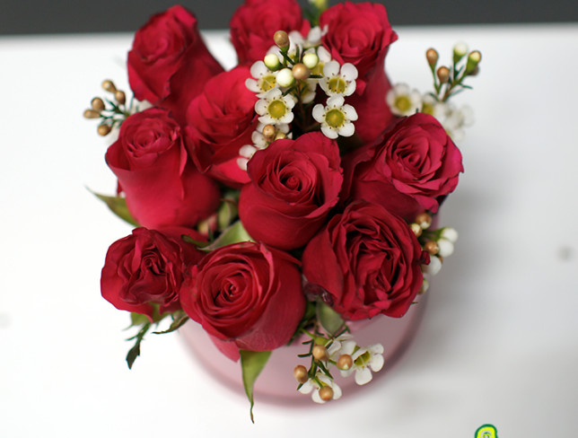 Cutiuță cu trandafiri și waxflover foto